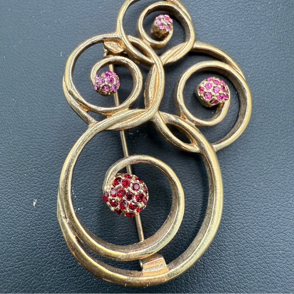 Vintage Swirl Brooch with Pink Ombre Crystal Accents in Modernist Design - Picture 10 of 12